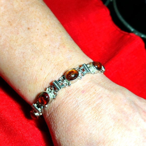 Vintage Sterling Silver and Genuine Amber Bracelet. - Picture 1 of 11